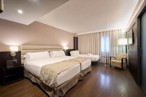 Habitación Triple del hotel Catalonia Rigoletto. Foto 2