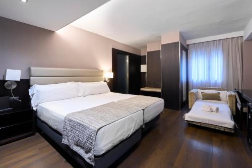 Habitación Triple del hotel Catalonia Rigoletto. Foto 3