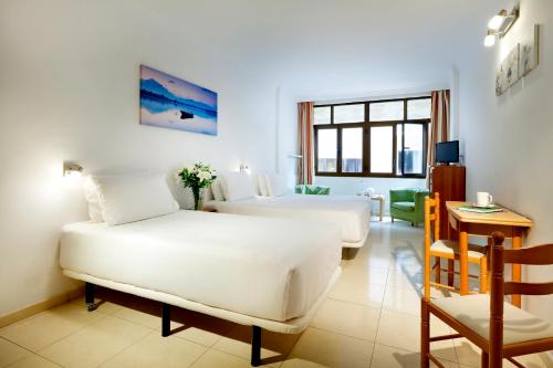 Habitación Triple del hotel Faycan. Foto 3