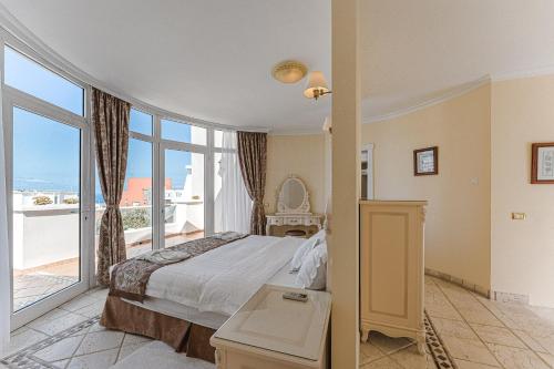 Suite con piscina privada del hotel Flamingo Suites Boutique Hotel. Foto 12