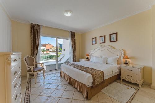 Suite Familiar Deluxe con 2 dormitorios del hotel Flamingo Suites Boutique Hotel. Foto 2