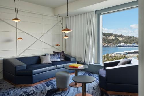 King Studio Suite with Sofa Bed and Partial Water View del hotel W Barcelona. Foto 3