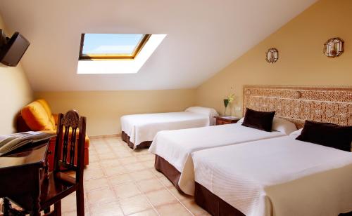 Habitación Triple con cama supletoria del hotel Princesa Galiana. Foto 1