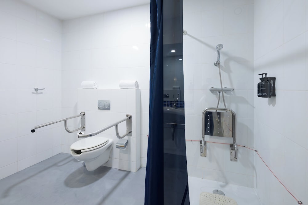 Habitación estándar, 1 cama doble, accesible para personas con discapacidad del hotel Holiday Inn Express Porto Exponor. Foto 8