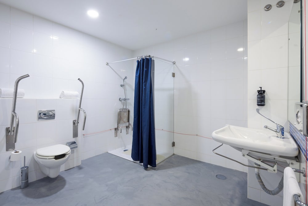 Habitación estándar, 1 cama doble, accesible para personas con discapacidad del hotel Holiday Inn Express Porto Exponor. Foto 9