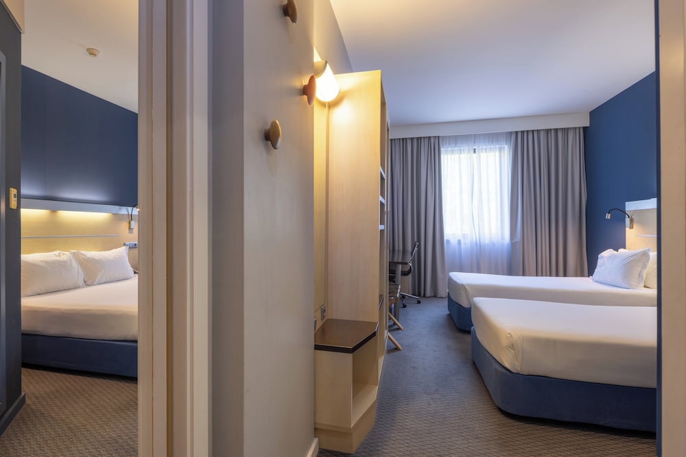 Habitación doble 2 Camas individuales Normal del hotel Holiday Inn Express Porto Exponor. Foto 2