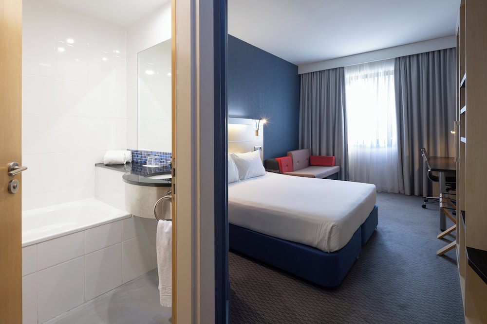 Habitación estándar, 1 cama doble con sofá cama del hotel Holiday Inn Express Porto Exponor. Foto 9