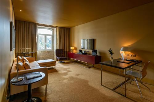Suite Junior del hotel Pestana Palacio Do Freixo, Pousada and National Monument - The Leading Hotels Of The World