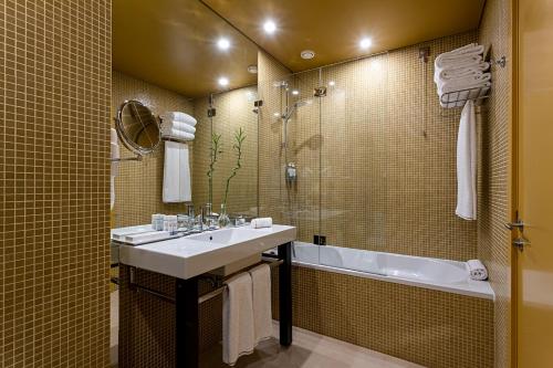Suite Junior del hotel Pestana Palacio Do Freixo, Pousada and National Monument - The Leading Hotels Of The World. Foto 3