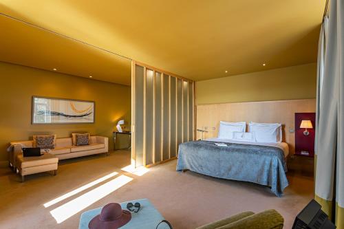 Suite del hotel Pestana Palacio Do Freixo, Pousada and National Monument - The Leading Hotels Of The World