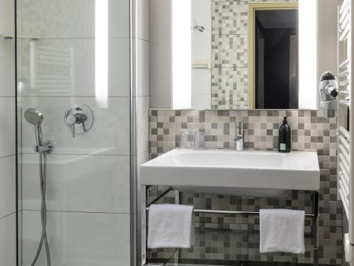 Estudio Sofá Cama incluido 1 Cama doble kitchenette del hotel Adagio La Défense Esplanade. Foto 4