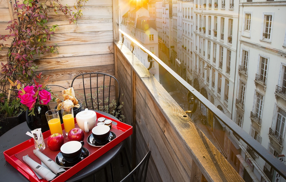 Habitación clásica, 1 cama de matrimonio, balcón del hotel Les Theatres. Foto 1