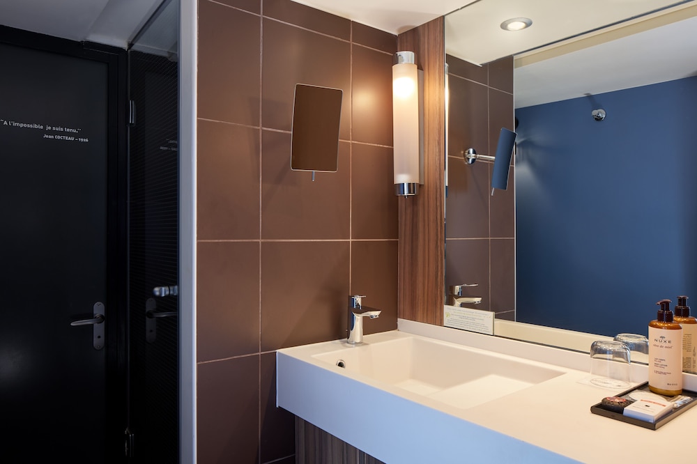 Habitación clásica, 1 cama de matrimonio, balcón del hotel Les Theatres. Foto 6