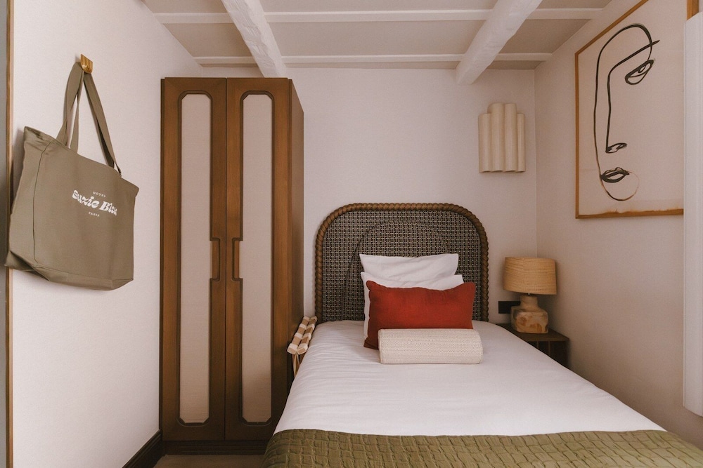 Habitación, 1 cama individual grande, en la zona del patio del hotel Sookie. Foto 1