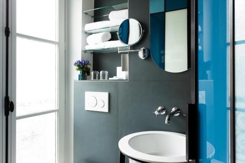 Habitación Doble Clásica Pequeña del hotel Bonsoir Madame. Foto 2