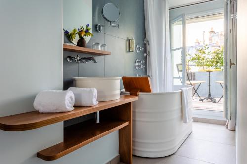 Habitación Doble con terraza del hotel Bonsoir Madame. Foto 2