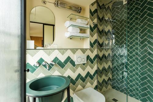 Habitación Doble con terraza del hotel Bonsoir Madame. Foto 6