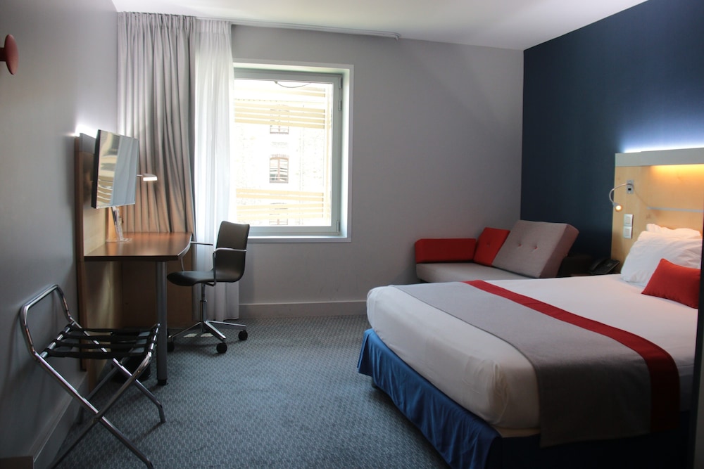 Habitación estándar, 1 cama doble, vistas a la ciudad (Free Breakfast) del hotel Holiday Inn Express Paris - Canal De La Villette. Foto 2