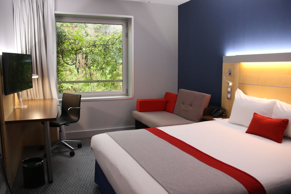 Habitación estándar, 1 cama doble, vistas al jardín (Free Breakfast) del hotel Holiday Inn Express Paris - Canal De La Villette. Foto 3