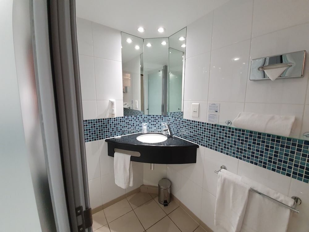 Habitación estándar, 1 cama doble, vistas al jardín (Free Breakfast) del hotel Holiday Inn Express Paris - Canal De La Villette. Foto 5