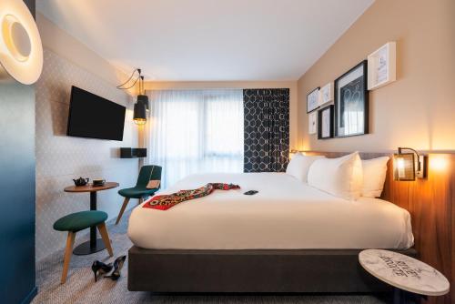 Habitación Doble Estándar del hotel Mercure Paris Montparnasse Pasteur. Foto 14