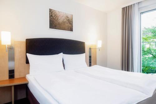 Habitación Doble Estándar del hotel IntercityHotel Wien. Foto 1