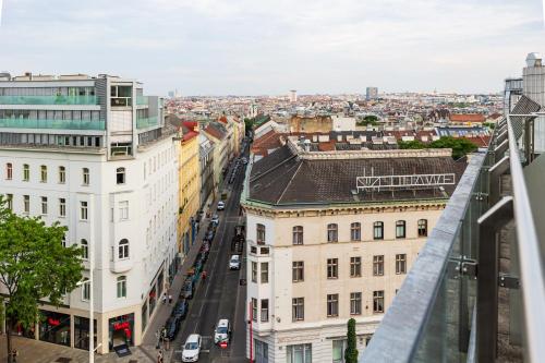 Habitación Superior con Terraza del hotel IntercityHotel Wien. Foto 2
