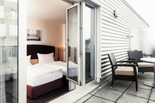 Habitación Superior con Terraza del hotel IntercityHotel Wien. Foto 5