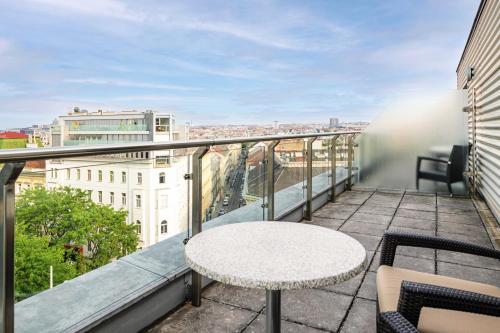 Habitación Superior con Terraza del hotel IntercityHotel Wien. Foto 6