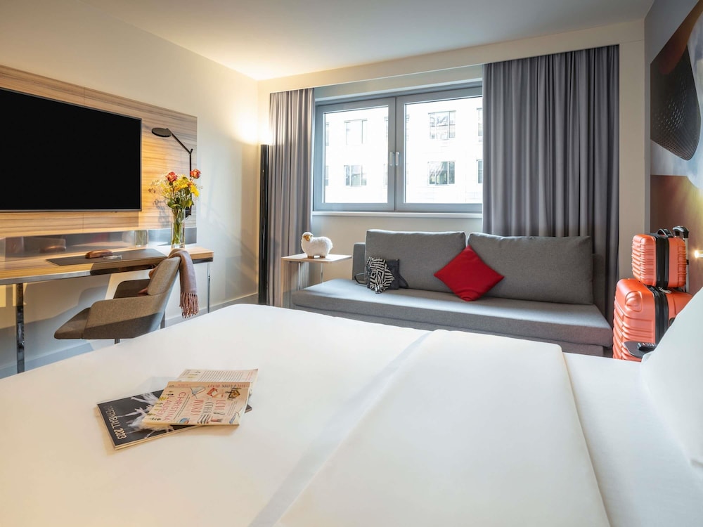 Habitación familiar, 1 cama doble del hotel Novotel Wien City. Foto 3