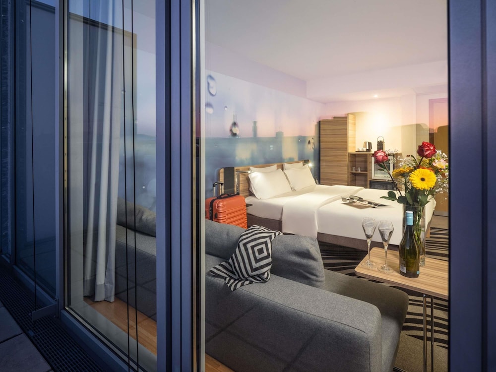 Habitación ejecutiva, 1 cama doble con sofá cama del hotel Novotel Wien City. Foto 4