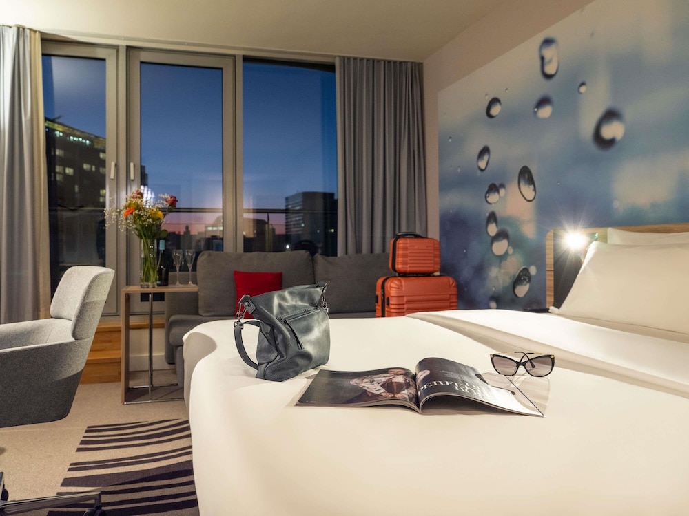 Habitación ejecutiva, 1 cama doble con sofá cama del hotel Novotel Wien City. Foto 6