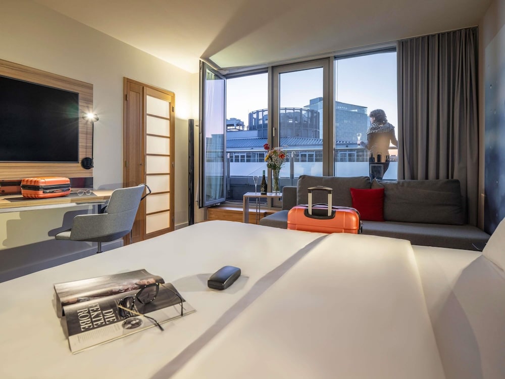 Habitación ejecutiva, 1 cama doble con sofá cama del hotel Novotel Wien City. Foto 9
