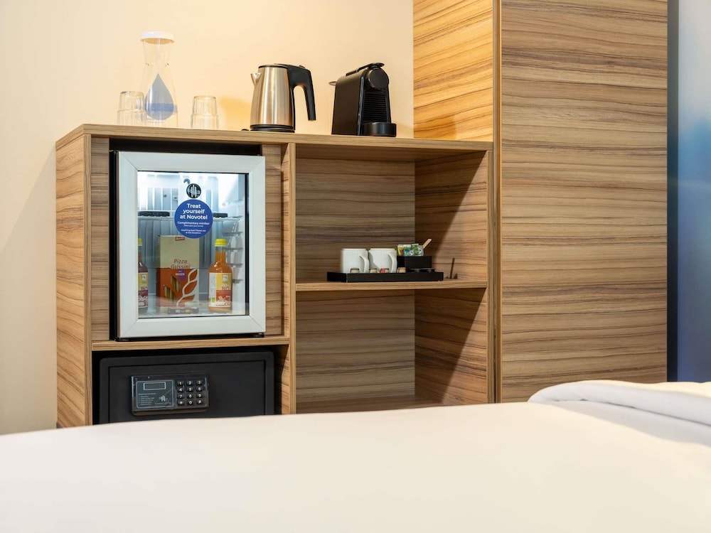 Habitación ejecutiva, 1 cama doble con sofá cama del hotel Novotel Wien City. Foto 13