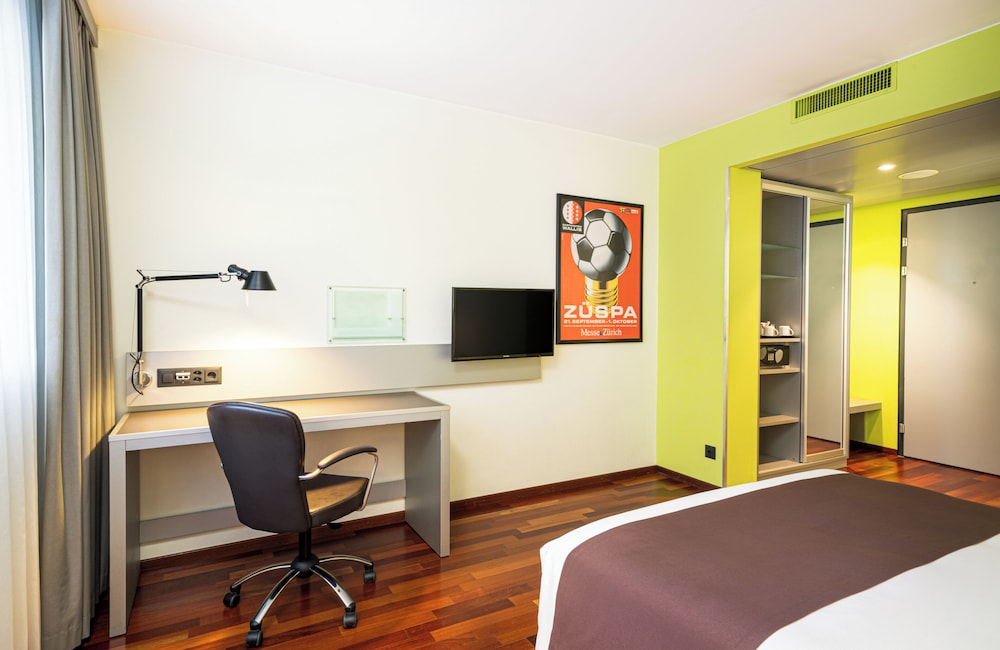 Habitación estándar, 1 cama de matrimonio del hotel Holiday Inn Zurich - Messe, An Ihg. Foto 2
