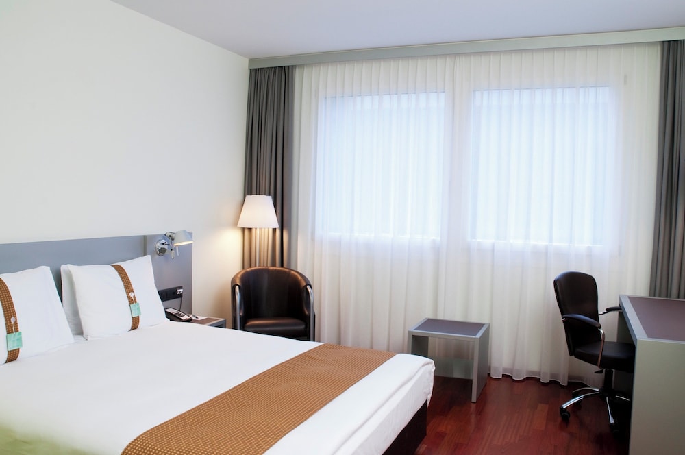 Habitación estándar, 1 cama de matrimonio grande, vistas al patio del hotel Holiday Inn Zurich - Messe, An Ihg