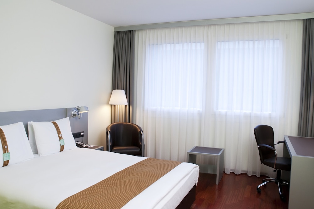 Habitación estándar, 1 cama de matrimonio grande (Larger Floorspace) del hotel Holiday Inn Zurich - Messe, An Ihg