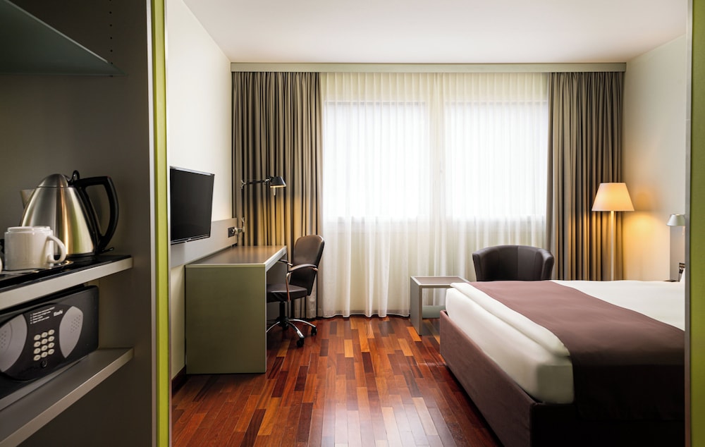 Habitación estándar, 1 cama de matrimonio, accesible para personas con discapacidad del hotel Holiday Inn Zurich - Messe, An Ihg. Foto 2