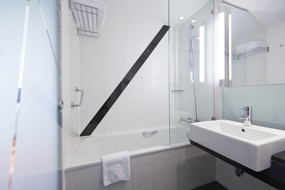 Habitación estándar, 1 cama de matrimonio, accesible para personas con discapacidad del hotel Holiday Inn Zurich - Messe, An Ihg. Foto 3