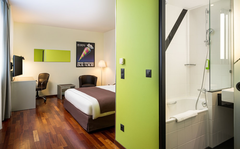 Habitación Premium, 1 cama de matrimonio grande, en esquina del hotel Holiday Inn Zurich - Messe, An Ihg. Foto 5