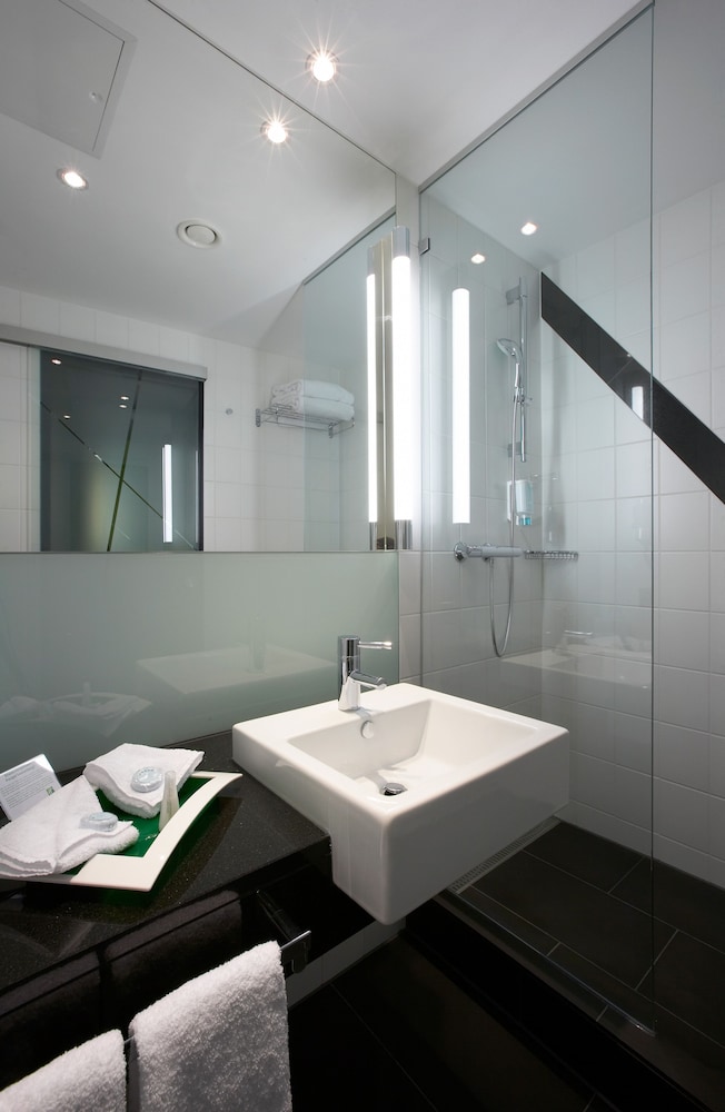 Habitación Premium, 1 cama de matrimonio grande, en esquina del hotel Holiday Inn Zurich - Messe, An Ihg. Foto 8