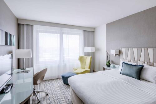Inner Courtyard Room with King Bed del hotel Courtyard By Marriott Munich City Center. Foto 3