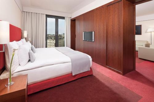 Suite Grand The Level con acceso al salón executive del hotel Melia Berlin. Foto 1