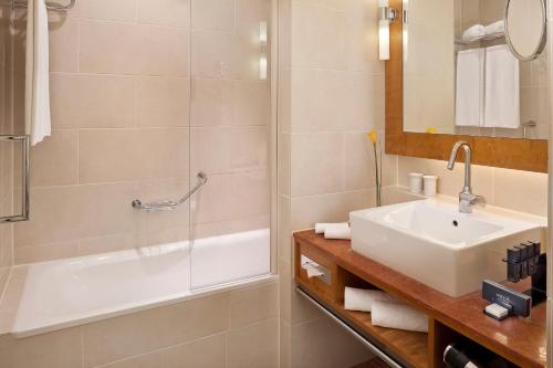 Habitación Meliá del hotel Melia Berlin. Foto 7