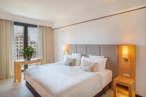 Suite Junior The Level con acceso al salón executive del hotel Melia Berlin. Foto 11