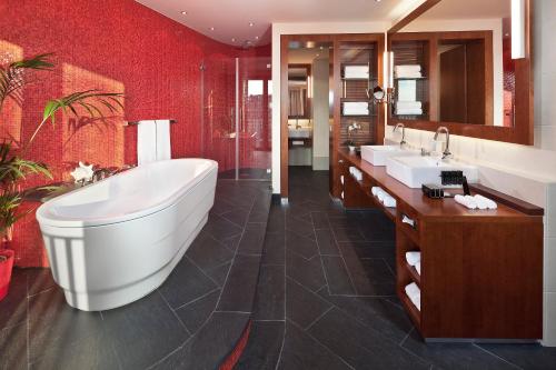 Suite Panorámica The Level con acceso al salón executive del hotel Melia Berlin. Foto 18