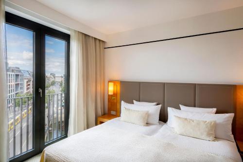 Habitación Doble Premium con vistas al río del hotel Melia Berlin. Foto 19
