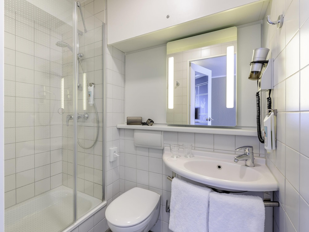 Habitación superior, 1 cama doble del hotel Ibis Berlin Mitte. Foto 6