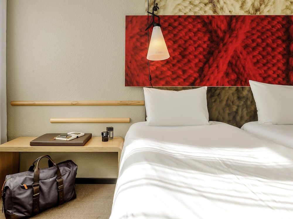 Habitación estándar, 2 camas individuales del hotel Ibis Berlin Mitte. Foto 1