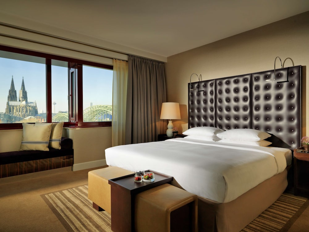 Suite Ejecutiva Regency del hotel Hyatt Regency Cologne. Foto 2